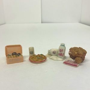 Enesco Original 4 Piece “Got Milk?” Accessories